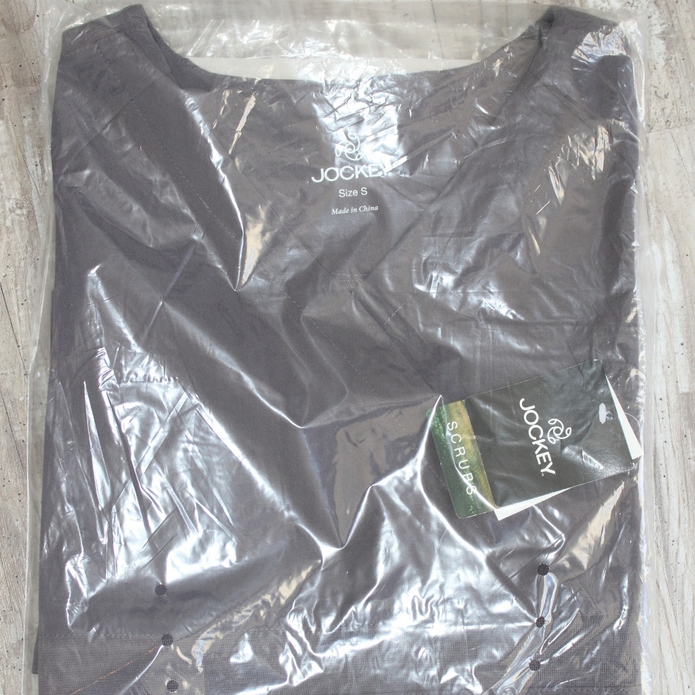 Jockey scrub top